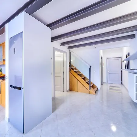 The Lakeview Loft